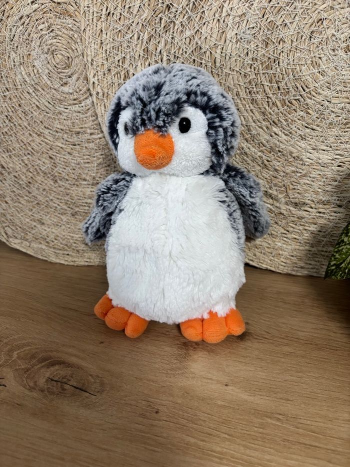 Doudou pingouin gris blanc orange créations Dani