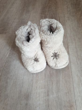Chaussons bébé 0/6m neuf