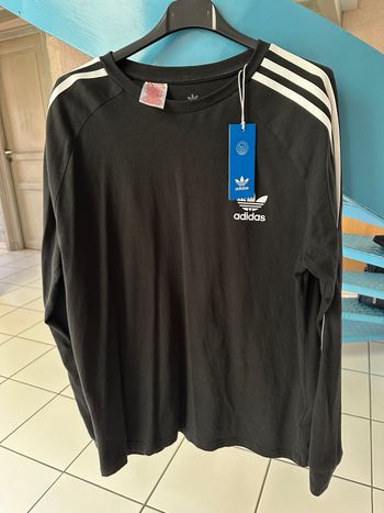 Haut à manches longues Adidas 3 bandes taille 14/15 ans NEUF