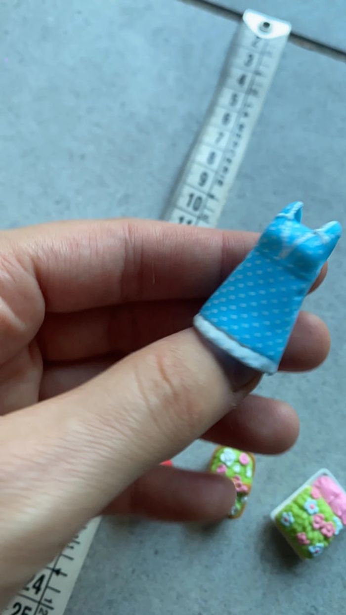 Lot accessoires jouet miniature pour mini poupée articulée - photo numéro 8