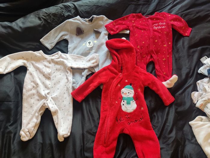 Énorme lot + de 80 vêtements, 1 mois,3 mois,6 et 9 mois - photo numéro 3