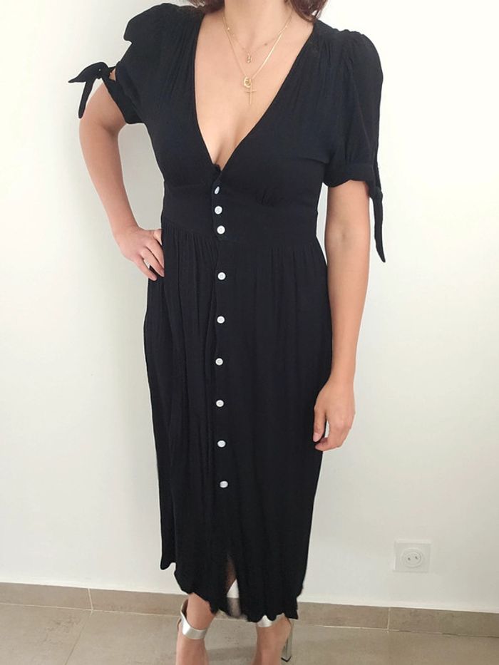 Robe noire mi longue - photo numéro 4