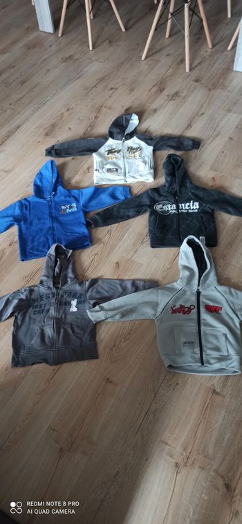 Lot de 5 gilets a capuche 4 ans
