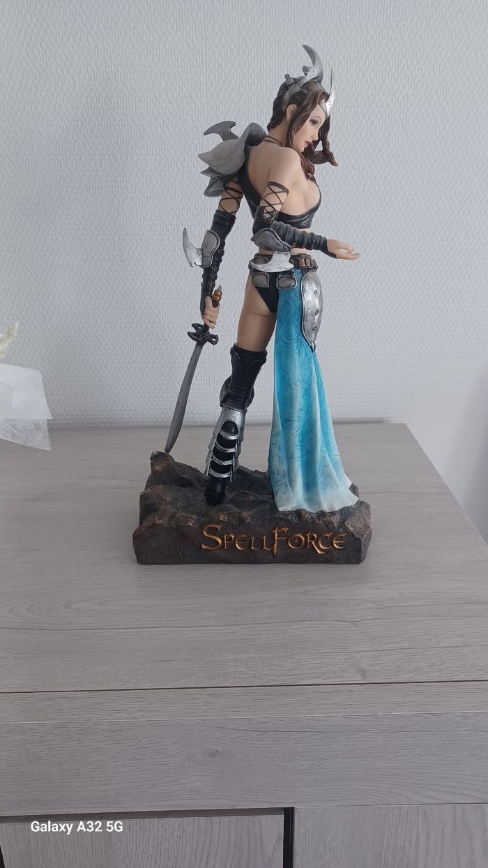 SPELLFORCE Statuette - photo numéro 7