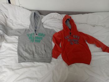 Lot 2 sweat à capuche manches longues orange et gris Okaïdi 8 ans 7€