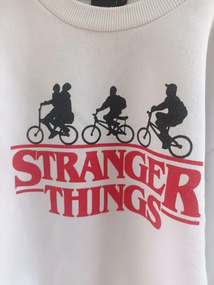 Pull blanc stranger things taille S - photo numéro 4