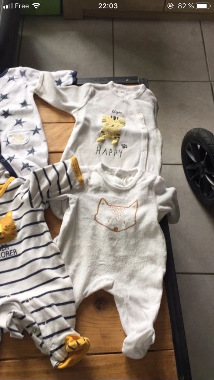 4 pyjamas bébé