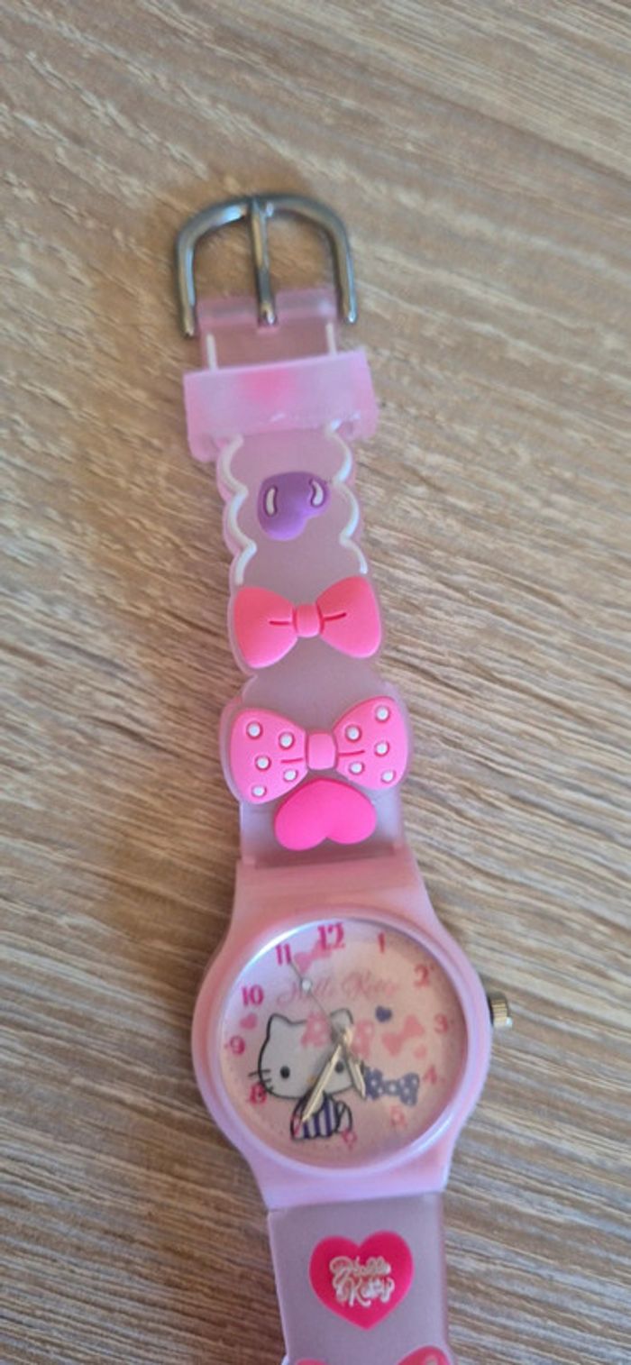Montre fantaisie enfant Hello kitty. - photo numéro 4