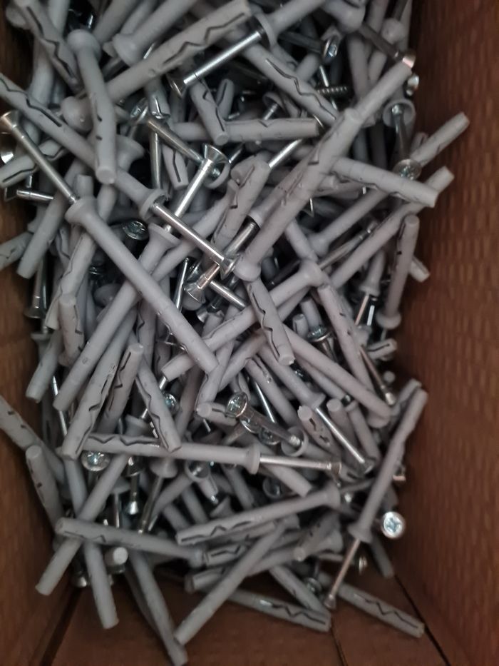 Lot de 611 chevilles frapper - photo numéro 2