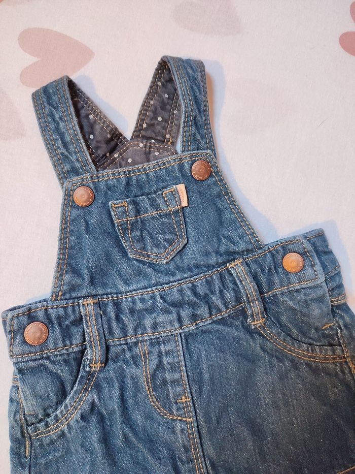 Robe salopette en jean bébé fille - 1 mois - Très bon état - Kiabi - photo numéro 2