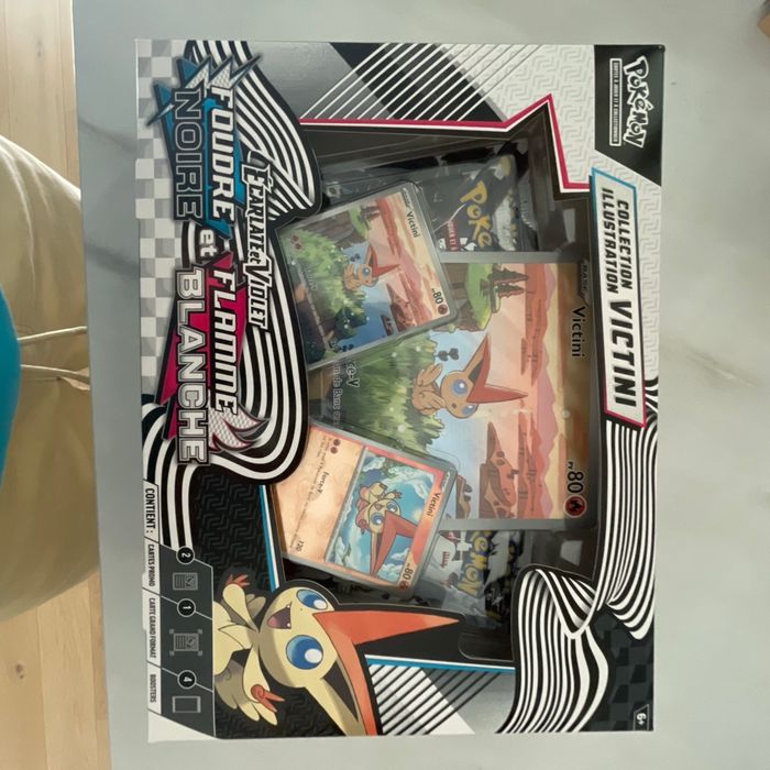 Coffret Pokémon Victini 10.5