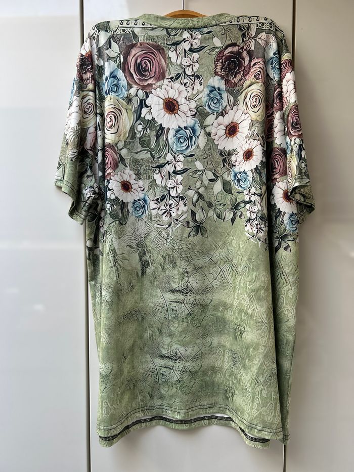 Tee-shirt vert fleuri Shein Curve - Taille 2XL - photo numéro 3