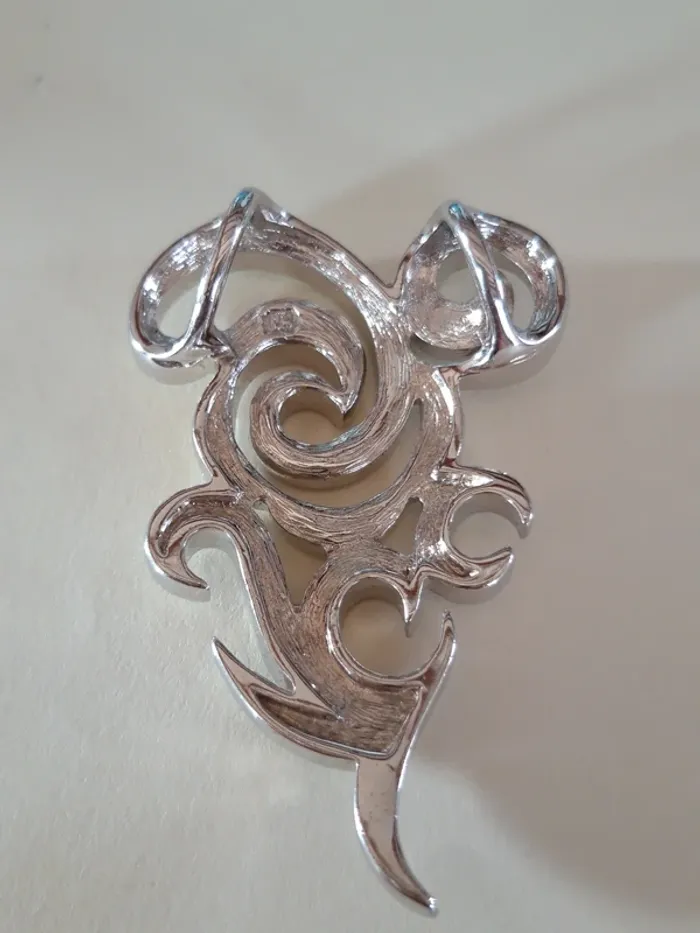 Joli pendentif argenté avec strass - photo numéro 2