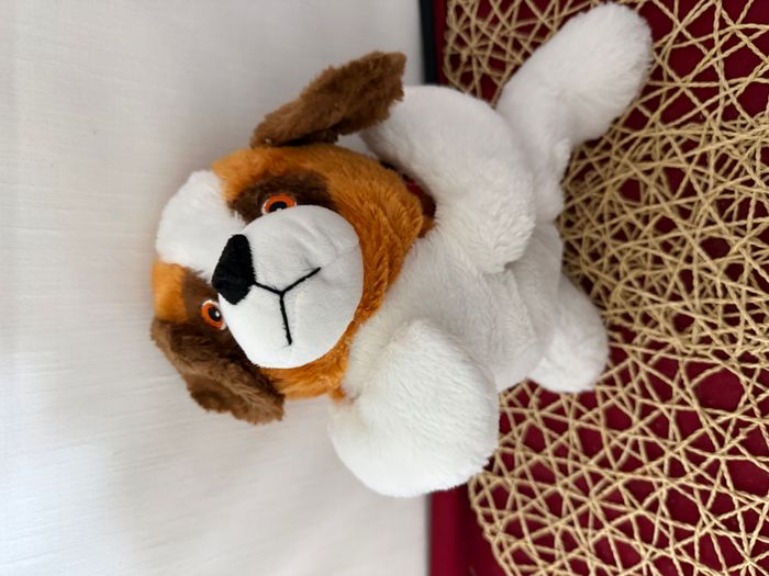 Peluche doudou chien SANDY blanc roux marron coeur rouge 37 cm - photo numéro 7