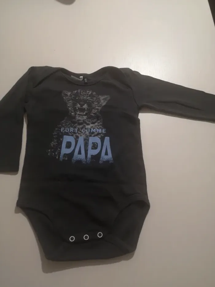 Lot de 3 bodies 6-9mois - photo numéro 4