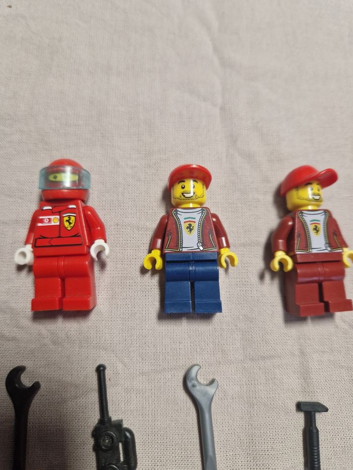 Lot figurines lego Ferrari - photo numéro 3