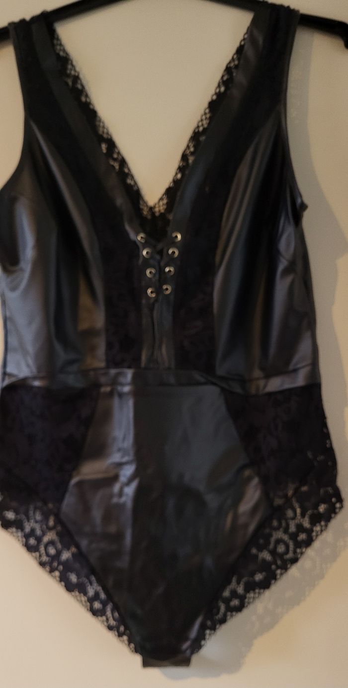 Lot de robes et vêtements sexy - photo numéro 6