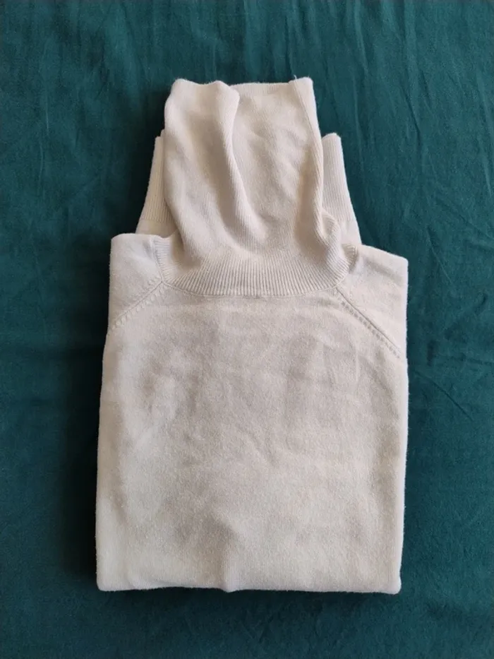 Blouse à col roulé manches 3/4