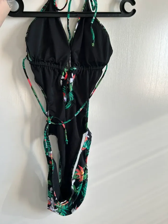 Maillot de bain une pièce - photo numéro 2
