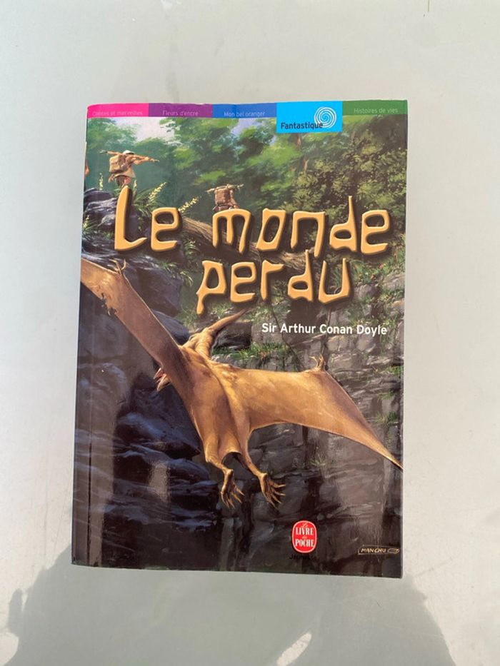 Livre fantastique le monde perdu