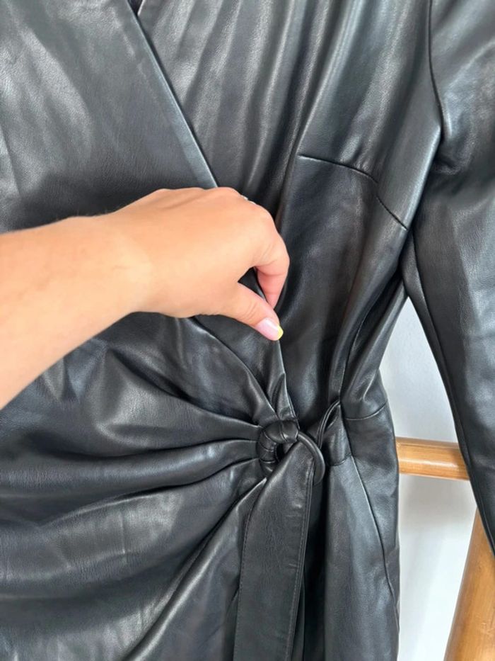 Robe noire en simili cuir - Mango taille L - photo numéro 4