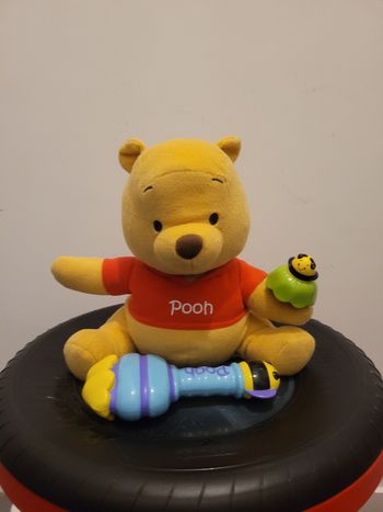 Peluche Winnie l' Ourson Pooh avec son hochet magique  Intercative