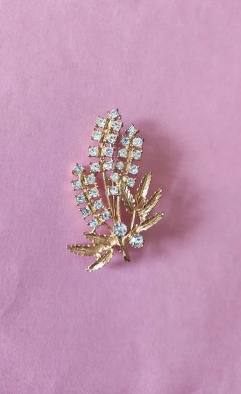 Broches feuille et diamants