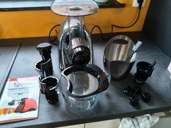 Extracteur de jus Sana Omega avec accessoires