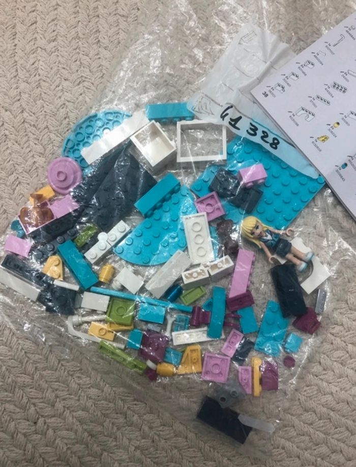 Lego friends  41328 La chambre de Stéphanie - photo numéro 4