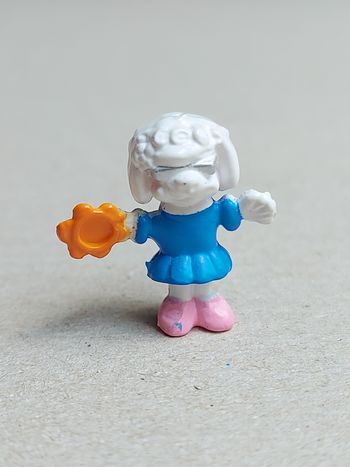 Polly pocket figurine