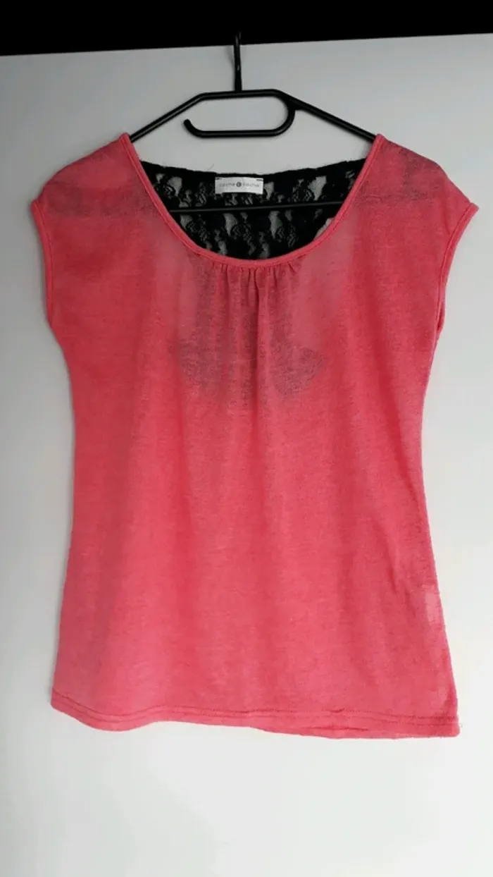 T-shirt rose corail dentelle dos