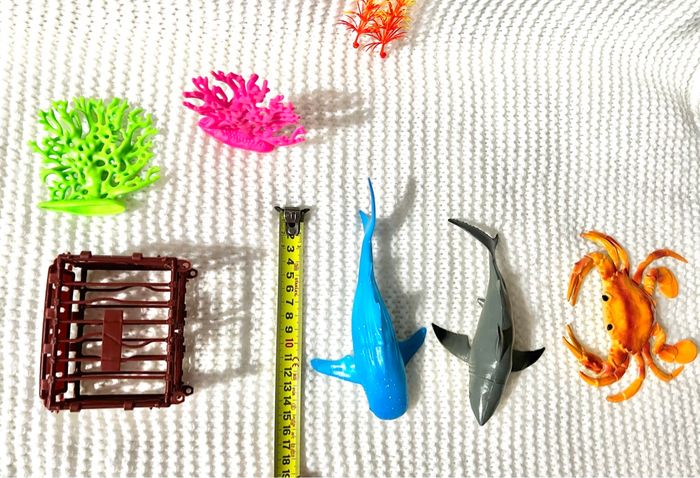 Crabe, requins, tortue, cage, hippocampe, algue, calamar. - photo numéro 9