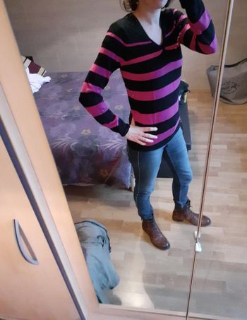 Pull rayé col V taille S état neuf