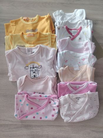 Lots pyjama / bodies  1 mois