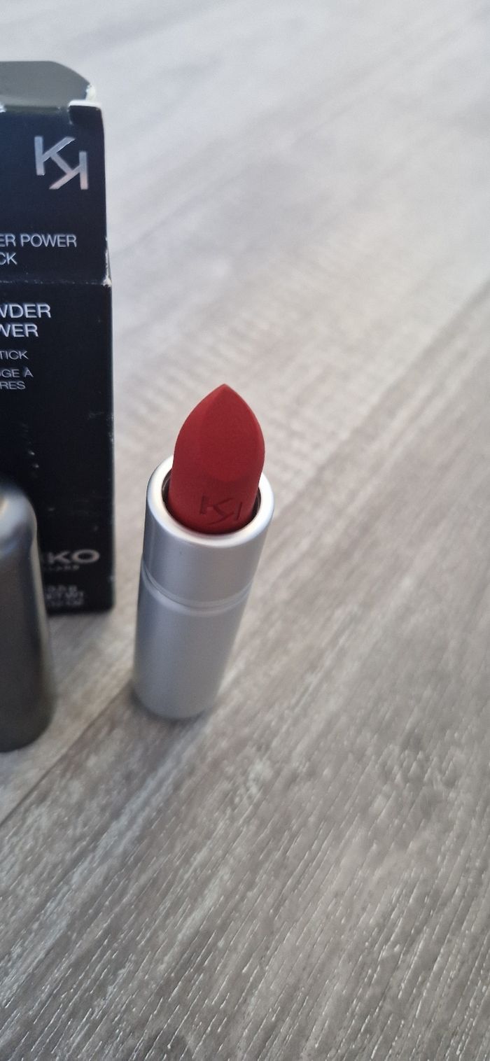 Rouge a levres mat kiko Teinte 19 - photo numéro 4