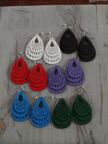 Lot boucles d'oreilles neuves bois