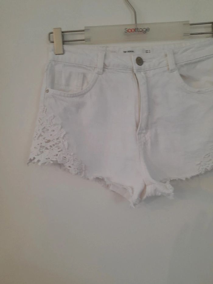 Short blanc en jeans. Taille 34. - photo numéro 2