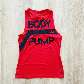 Reebok Débardeur Fitness Activ Chill BodyPump Femme Collection Street Sportwear Rouge (Taille S)