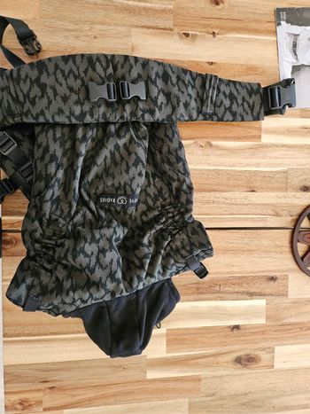 Porte-bébé Love Radius HoodieCarrier 2 - Wild Camo (0-36 mois)