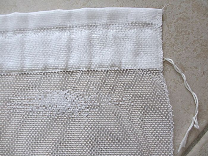 Voilage blanc motif paysage avec étang, cygnes et moulins à vent Décorêve - photo numéro 5