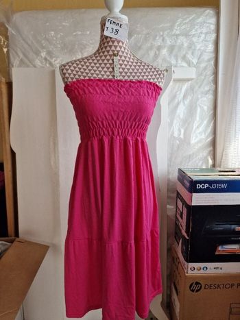 Robe, bandeau, rose, en polyester/viscose/elasthanne, en très très bon état, longueur 95cm