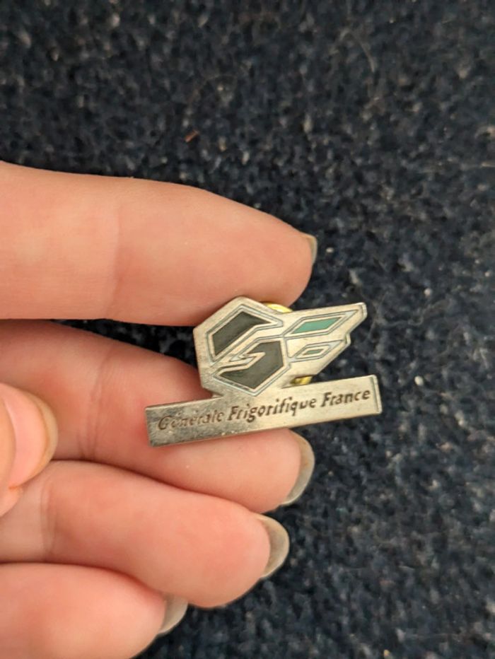 Pins publicitaire vintage