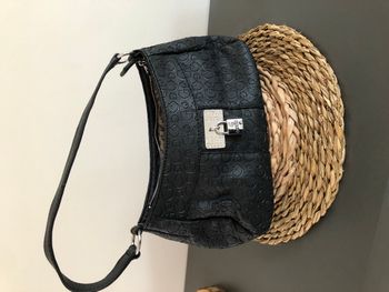 Sac épaule GUESS, noir, en parfait état, jamais porté