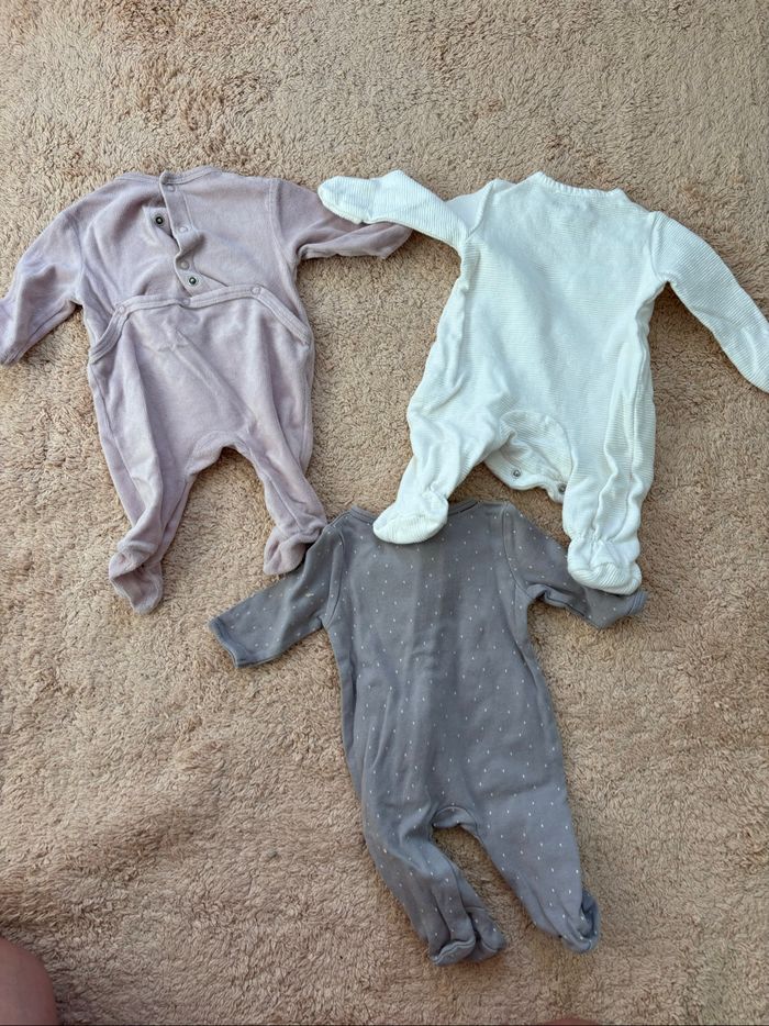 Lot de 4 pyjamas 1 mois - photo numéro 3