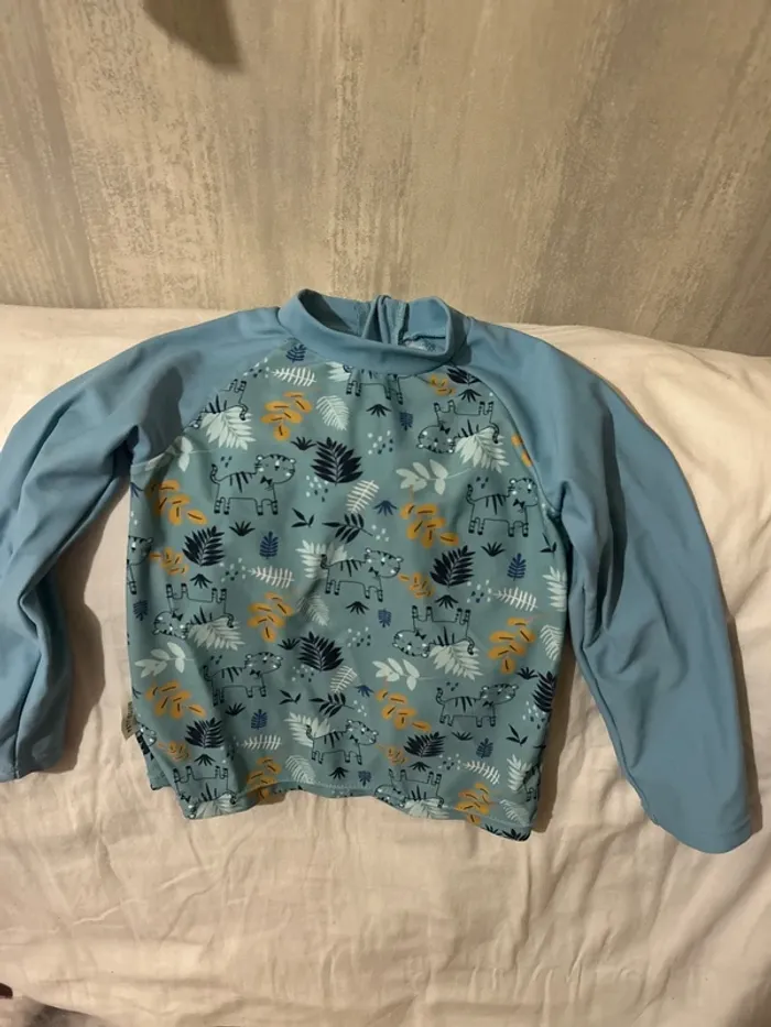 TEE short anti U V