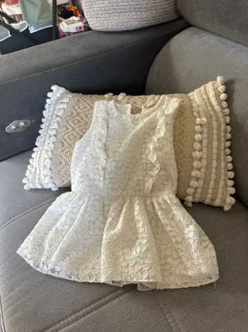 Très jolie petite robe blanche