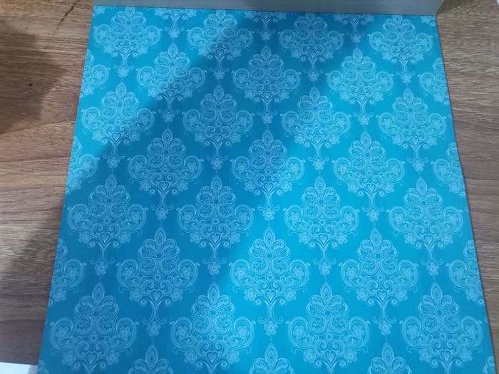 Un bloc de papiers décoratifs “Duo-Design Papier – Hintergründe” (Ideen mit Herz)
Format 25 × 25 cm, 250 g/m², 20 feuilles, impressions recto/verso. - photo numéro 7