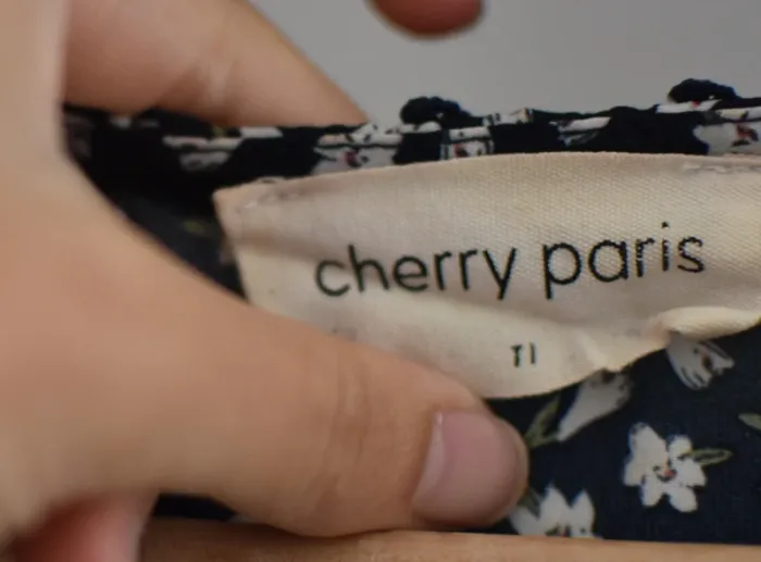 Blouse Cherry Paris en taille 1 avec de belles fleurs - photo numéro 4