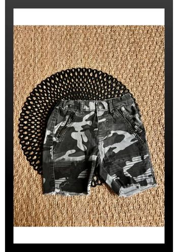 Short militaire gris