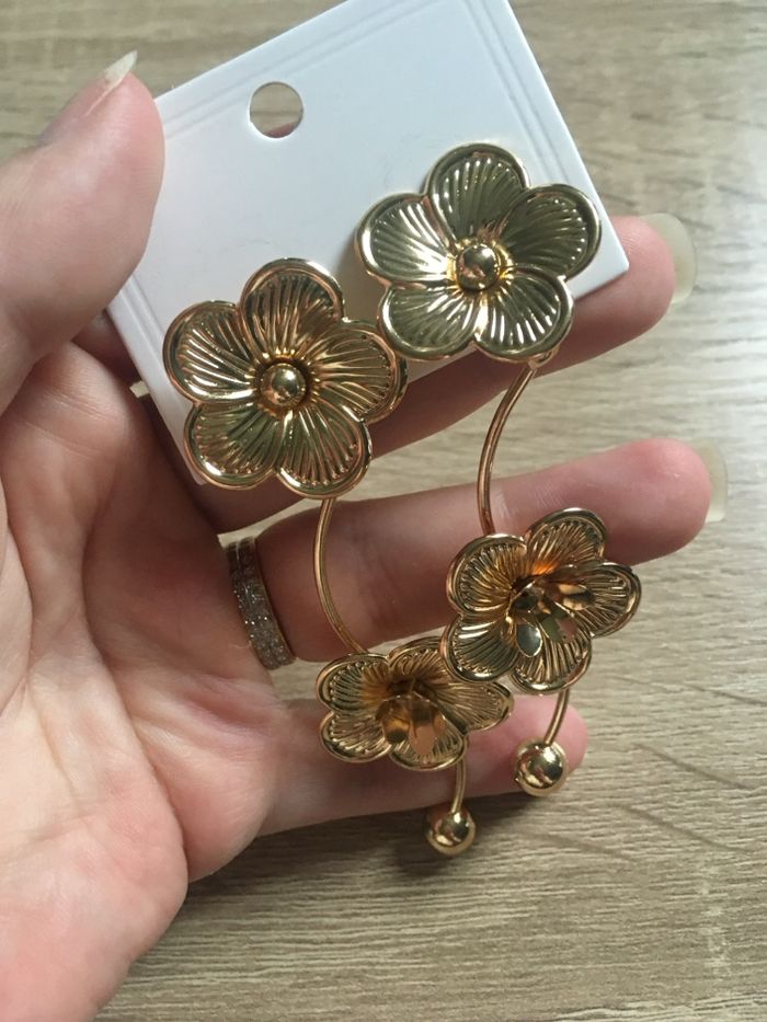 Boucles d’oreilles NEUVES pour femme forme de fleurs 🌼 couleur doré - photo numéro 7